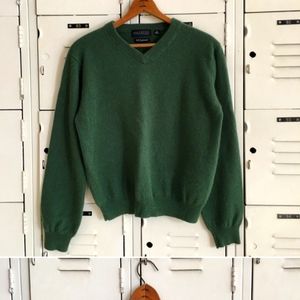 100% cashmere Unlisted Kenneth Cole V-neck sweater